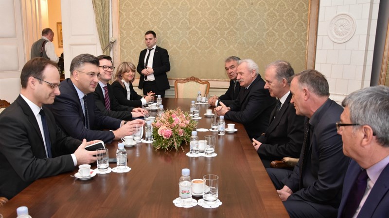 Predsjednik Vlade Andrej Plenković primio izaslanstvo Viteškog alkarskog društva Sinj